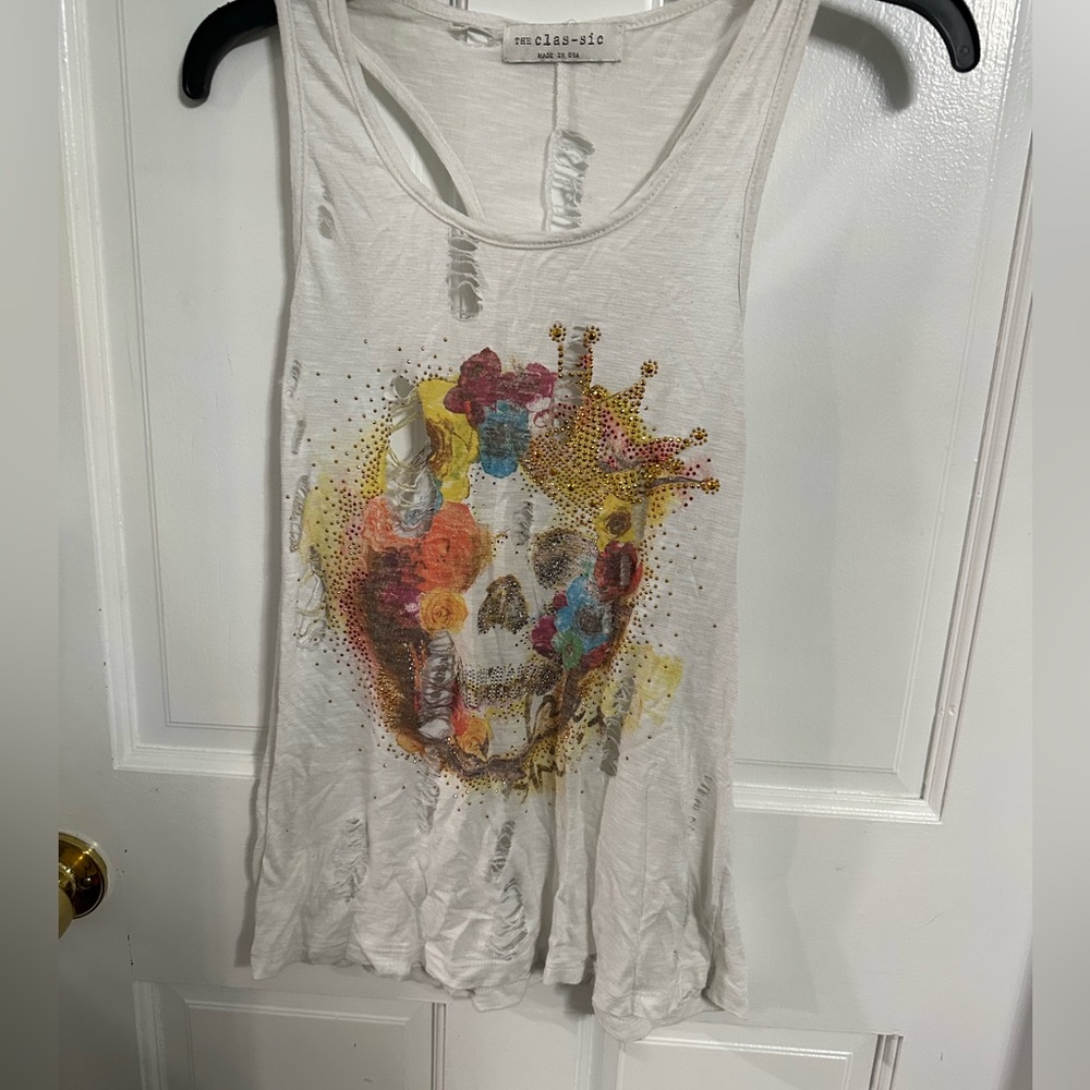 The classic distressed rhinestone skull tank top shirt Sz medium made in the USA